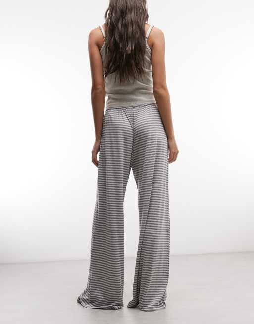 Pantalones a rayas gris melange de pernera ancha de tejido con caída de Weekday, 5 de 5