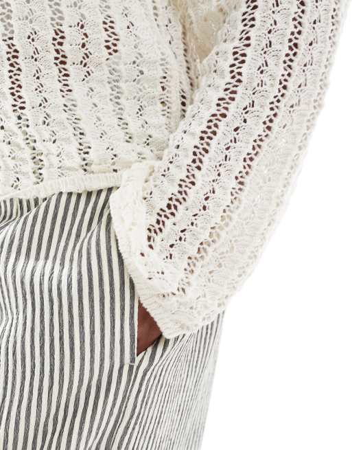 Pantalones a rayas monocromáticas sin cierres de pernera recta de tejido texturizado de ASOS DESIGN Curve, 3 de 5
