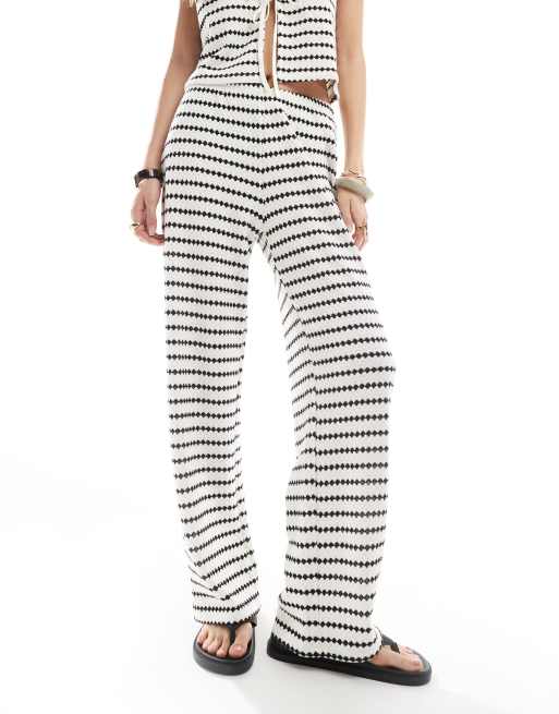 Pantalones a rayas negras de pernera ancha de punto de ONLY (parte de un conjunto), 2 de 5