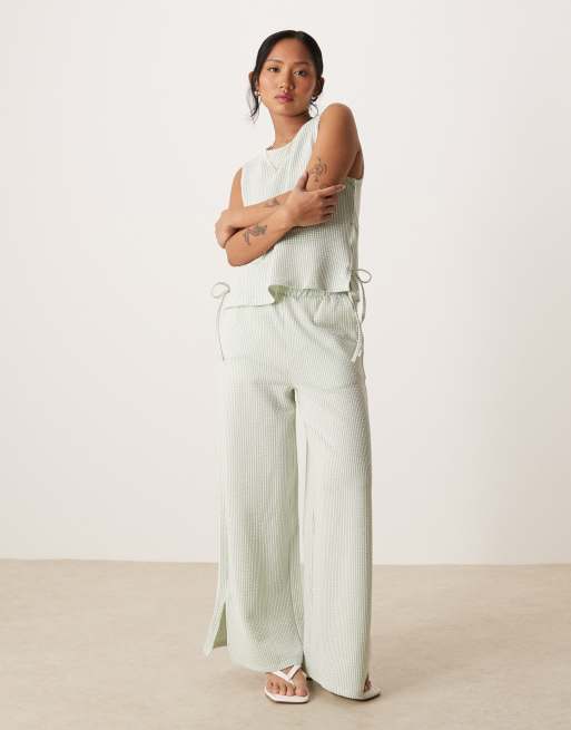 Pantalones a rayas verdes y color crema de pernera ancha de tejido texturizado de VILA Petite (parte de un conjunto)