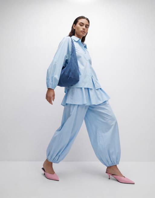 Pantalones azul empolvado de corte globo con falda a capas de ASOS DESIGN, 10 de 12