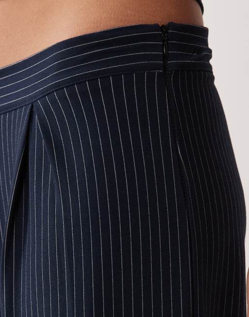 Pantalones azul marino a rayas de pernera ancha con pinzas de ASOS DESIGN (parte de un conjunto), 4 de 5