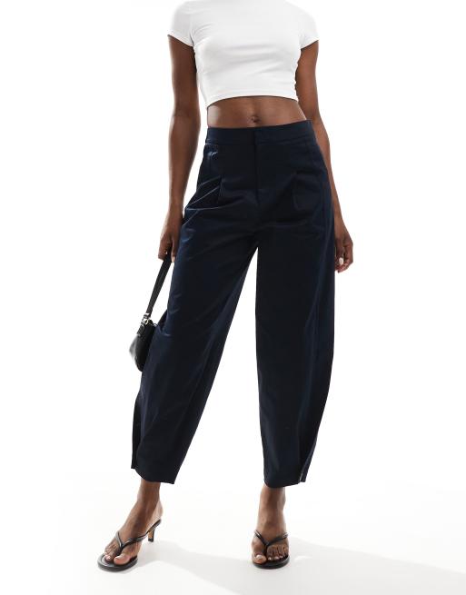 Pantalones azul marino de corte barrel con detalle de botón en el bajo de ASOS DESIGN