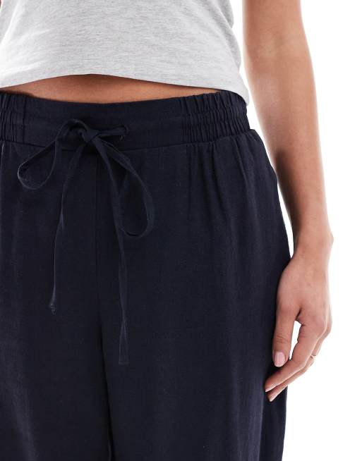 Pantalones azul marino de pernera ancha de mezcla de lino de New Look, 4 de 5