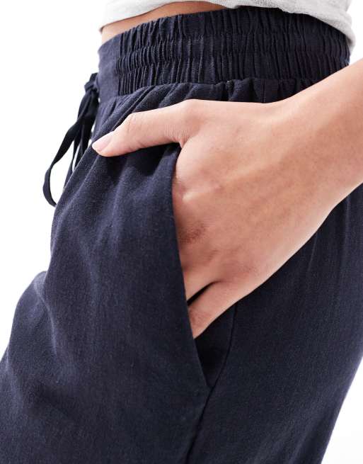 Pantalones azul marino de pernera ancha de mezcla de lino de New Look, 5 de 5