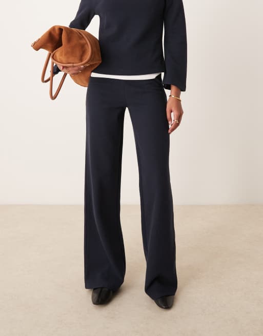 Pantalones azul marino de pernera ancha de tejido muy suave de ASOS DESIGN (parte de un conjunto), 5 de 5