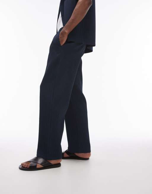 Pantalones azul marino plisados de pernera ancha de Topman (parte de un conjunto), 2 de 5