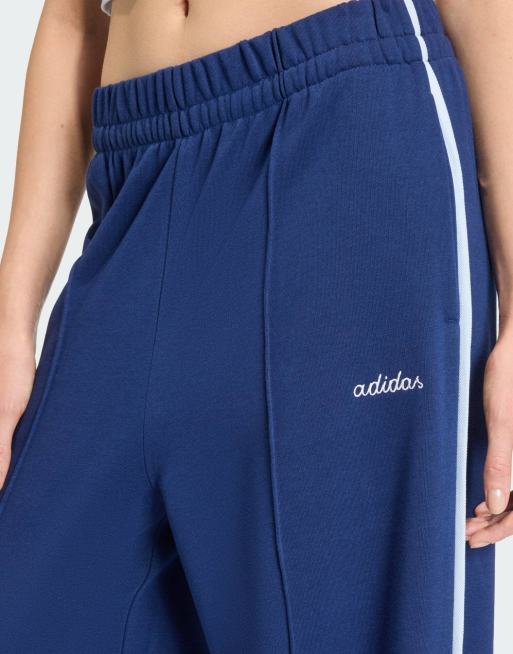 Pantalones azul oscuro y blancos con gráfico bordado Seasonal Essentials Colourpop de adidas Performance, 4 de 5