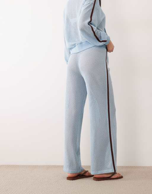Pantalones azul pastel con raya marrón chocolate en contraste de croché exclusivos de Kaiia (parte de un conjunto), 5 de 5