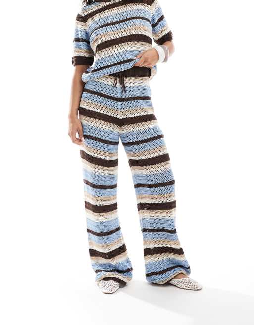 Pantalones azul y marrón a rayas de pernera ancha de punto de croché de ASOS DESIGN (parte de un conjunto), 2 de 5