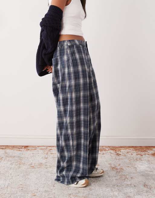 Pantalones azules a cuadros de talle bajo y corte globo de COLLUSION, 2 de 5