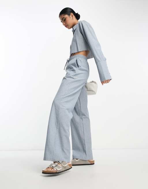 Pantalones azules a rayas con cordón ajustable de NA-KD x Hanna Schonberg (parte de un conjunto)