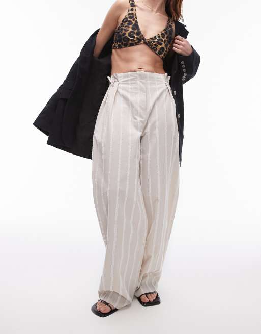 Pantalones beis a rayas texturizadas de pernera ancha de Topshop (parte de un conjunto)