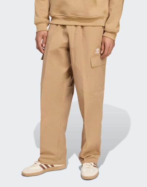 Pantalones beis básicos de tejido liso Trefoil Essentials de adidas Originals