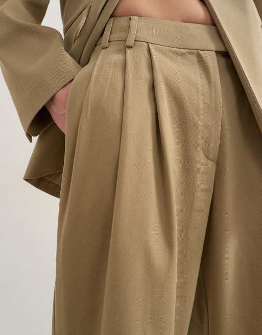 Pantalones beis con pinzas triples de Topshop, 4 de 5