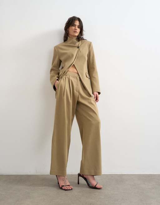Pantalones beis con pinzas triples de Topshop, 5 de 5