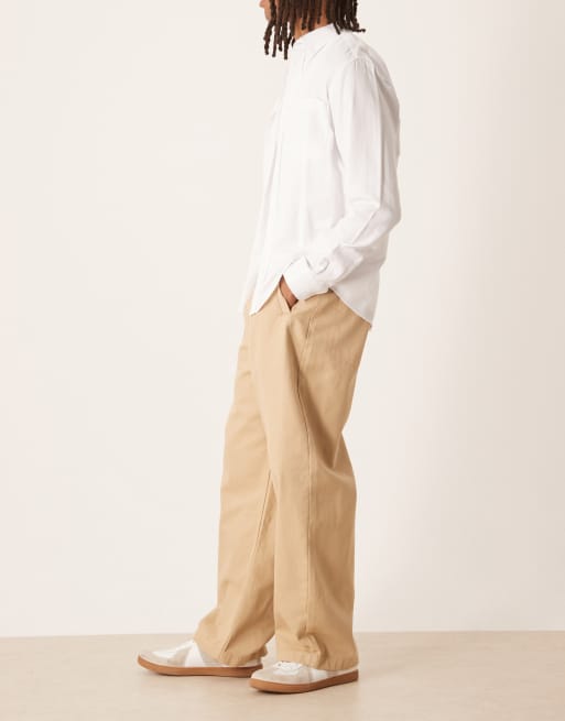Pantalones beis de corte barrel con trabilla en el lateral de ASOS DESIGN, 3 de 5