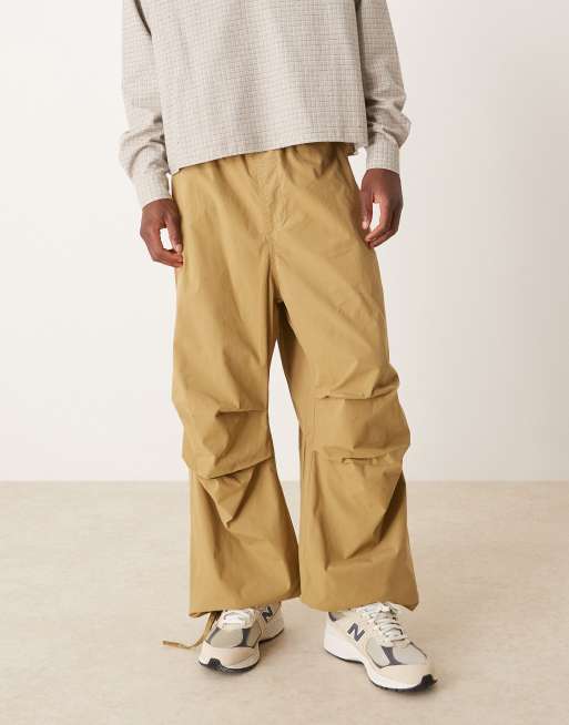 Pantalones beis de corte globo muy holgado y estilo paracaidista de ASOS DESIGN, 2 de 5