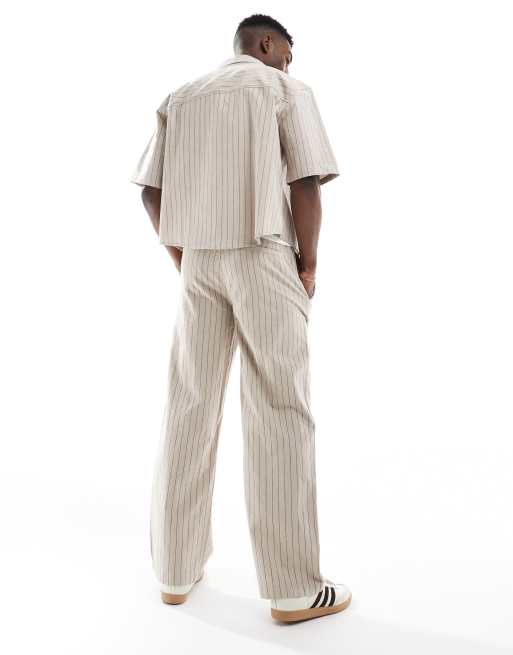 Pantalones beis de corte suelto con raya diplomática de mezcla de lino de ONLY & SONS (parte de un conjunto), 5 de 5