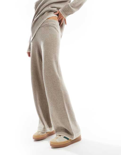 Pantalones beis de pernera ancha con detalle de pespuntes en el bajo de punto de ONLY (parte de un conjunto), 2 de 5