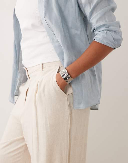 Pantalones beis de pernera ancha con detalle de pinzas de mezcla de lino de ASOS DESIGN Curve, 4 de 5