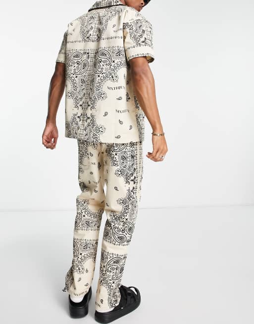 Pantalones beis de pernera recta con estampado integral de bandana de Sixth June (parte de un conjunto), 2 de 4