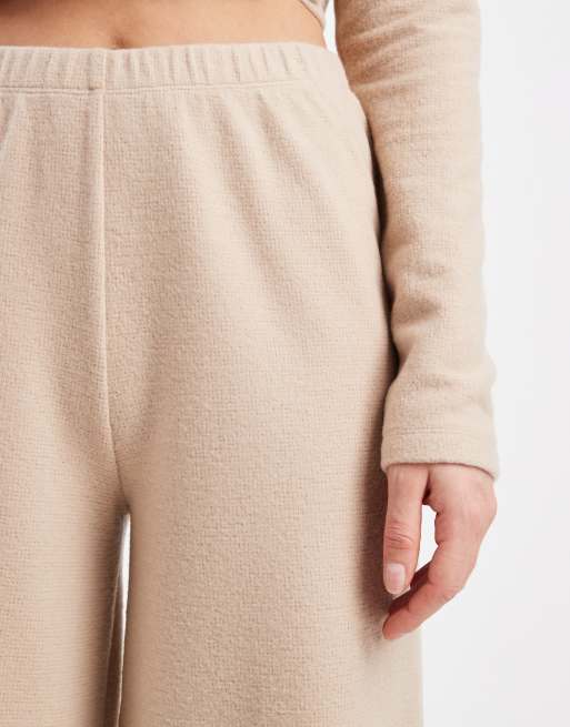 Pantalones beis grisáceo de pernera ancha de tejido gofrado cepillado de Miss Selfridge, 2 de 5