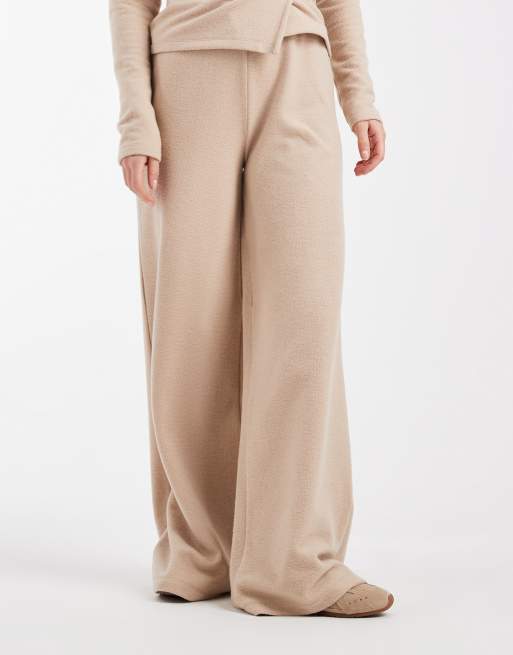 Pantalones beis grisáceo de pernera ancha de tejido gofrado cepillado de Miss Selfridge, 3 de 5