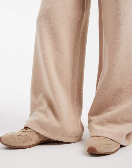 Pantalones beis grisáceo de pernera ancha de tejido gofrado cepillado de Miss Selfridge, 4 de 5