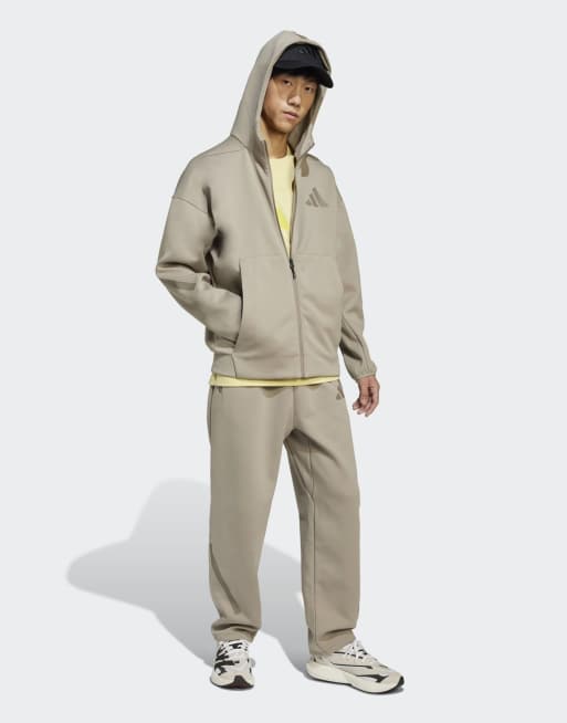 Pantalones beis masilla con bajo amplio adidas Z.N.E de adidas Performance, 5 de 5
