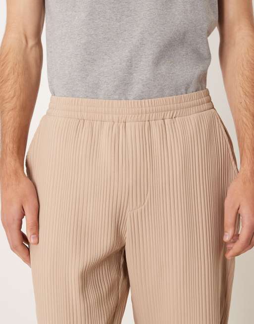 Pantalones beis plisados de corte tapered de ASOS DESIGN (parte de un conjunto), 5 de 5