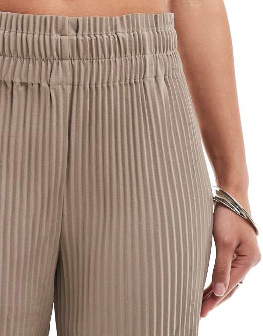 Pantalones beis plisados de pernera ancha y talle alto de YAS, 5 de 5