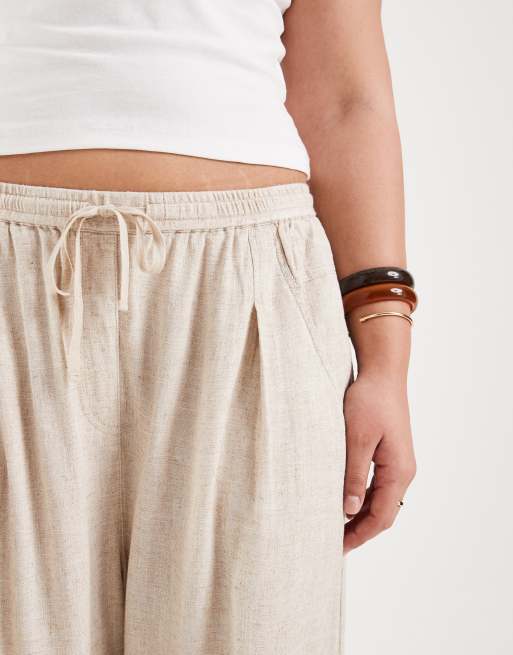 Pantalones beis utilitarios sin cierres de sarga de lino de ASOS DESIGN Curve, 4 de 5