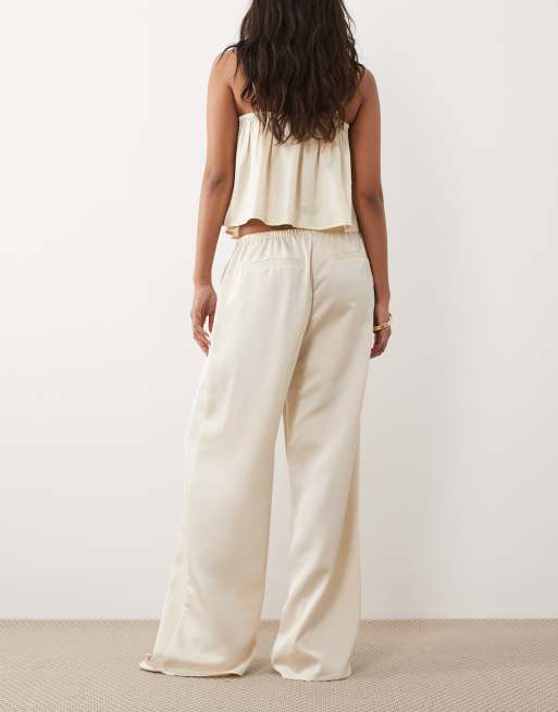 Pantalones blanco ostra de pernera ancha de satén Mix & Match de Pretty Lavish (parte de un conjunto), 3 de 5
