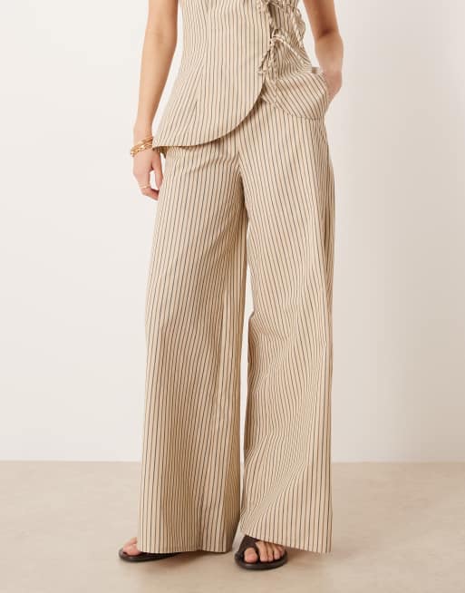 Pantalones blancos a rayas azules sin cierres con cinturilla gruesa de Glamorous (parte de un conjunto), 2 de 5