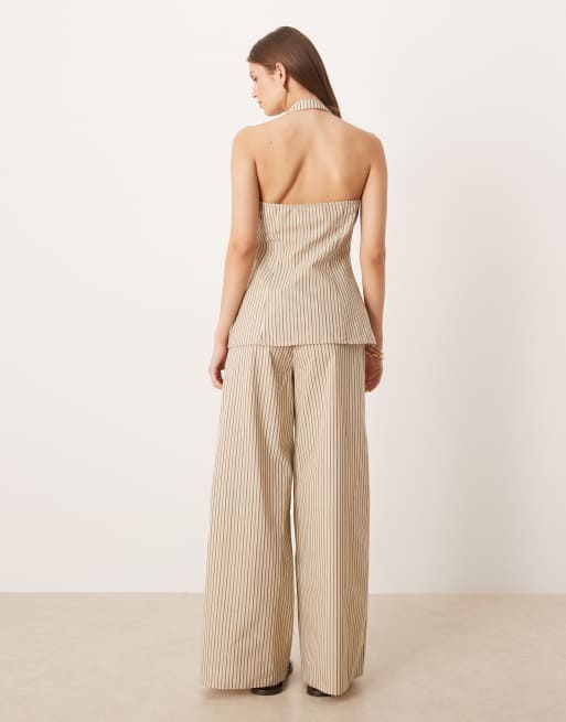 Pantalones blancos a rayas azules sin cierres con cinturilla gruesa de Glamorous (parte de un conjunto), 4 de 5