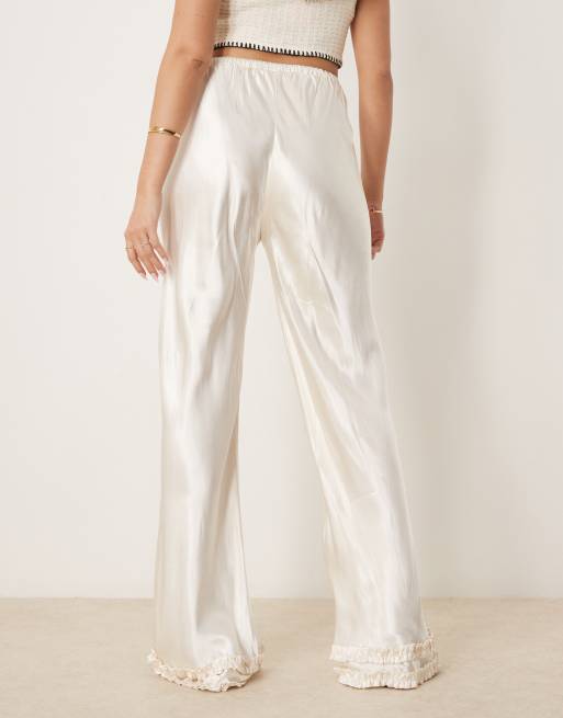 Pantalones blancos con detalle en el bajo de satén Citara de VRG GRL, 2 de 5