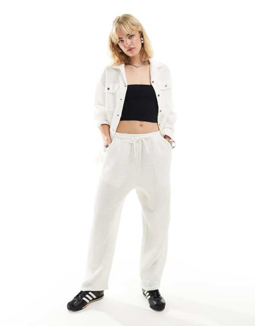 Pantalones blancos con lazada en la cintura de Obey (parte de un conjunto)