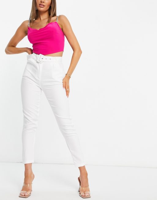 Pantalones blancos de corte cigarette y talle alto de NaaNaa