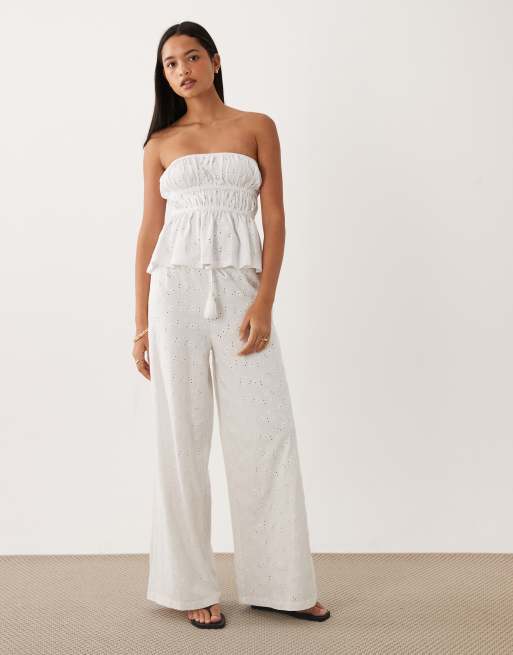 Conjunto blanco bordado de pernera ancha con cordón ajustable y detalle de borlas de punto liso de ASOS DESIGN, 2 de 6