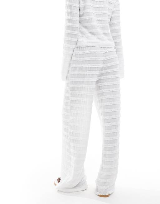 Pantalones blancos de pernera ancha de tejido texturizado de Pieces (parte de un conjunto), 4 de 5