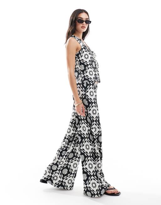 Pantalones blancos y negros de pernera ancha con estampado de mosaico de ONLY (parte de un conjunto) 