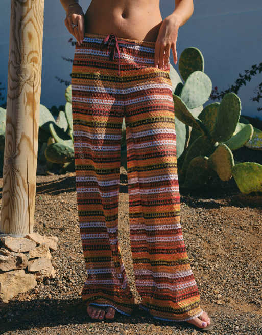 Pantalones burdeos a rayas de pernera ancha de croché de South Beach x Liv Silverman, 3 de 5