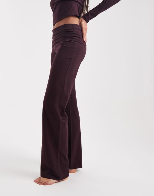 Pantalones burdeos con cintura vuelta de tejido suave Dreamy de Cotton On , 2 de 5