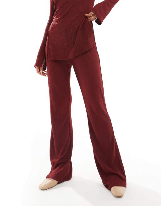 Pantalones burdeos texturizados de talle alto de ONLY (parte de un conjunto)