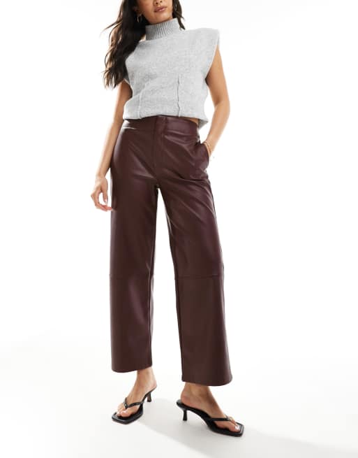 Pantalones capri color ciruela de cuero sintético de ASOS DESIGN, 3 de 5