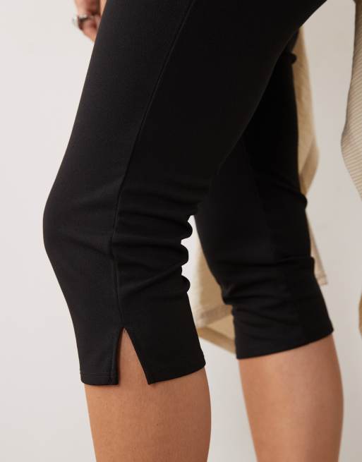 Pantalones capri negros con abertura lateral de ASOS DESIGN Tall, 3 de 5