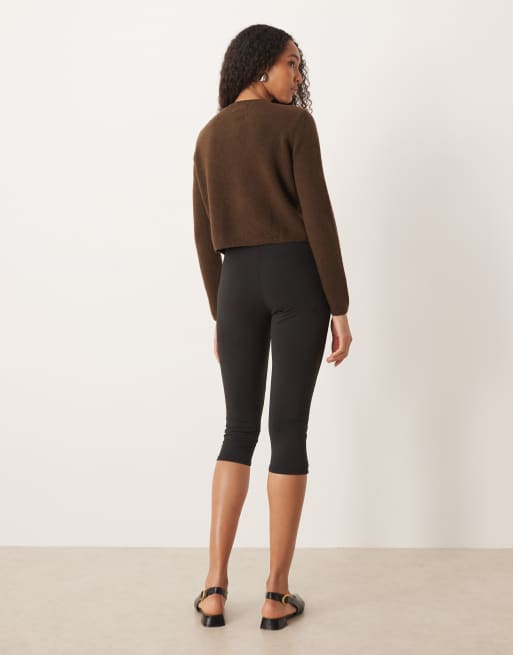 Pantalones capri negros de corte alargado con diseño moldeado de ASOS DESIGN, 5 de 5