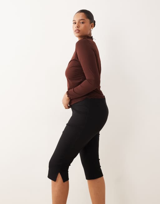 Pantalones capri negros de punto roma premium de ASOS DESIGN Curve, 2 de 5