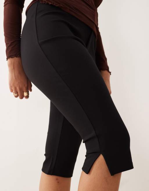 Pantalones capri negros de punto roma premium de ASOS DESIGN Curve, 3 de 5